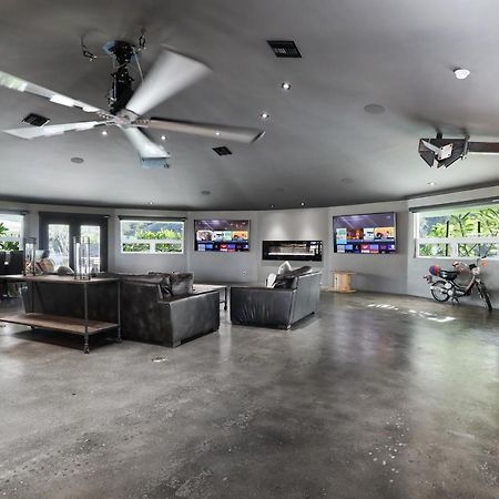 Iron Mansion Private Resort-Event Space 12000 Ft! تيميكولا، ريفيرسيدي، كاليفورنيا المظهر الخارجي الصورة
