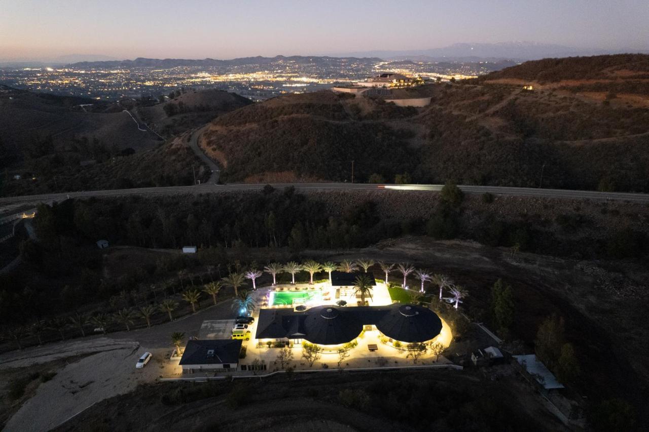 Iron Mansion Private Resort-Event Space 12000 Ft! تيميكولا، ريفيرسيدي، كاليفورنيا المظهر الخارجي الصورة