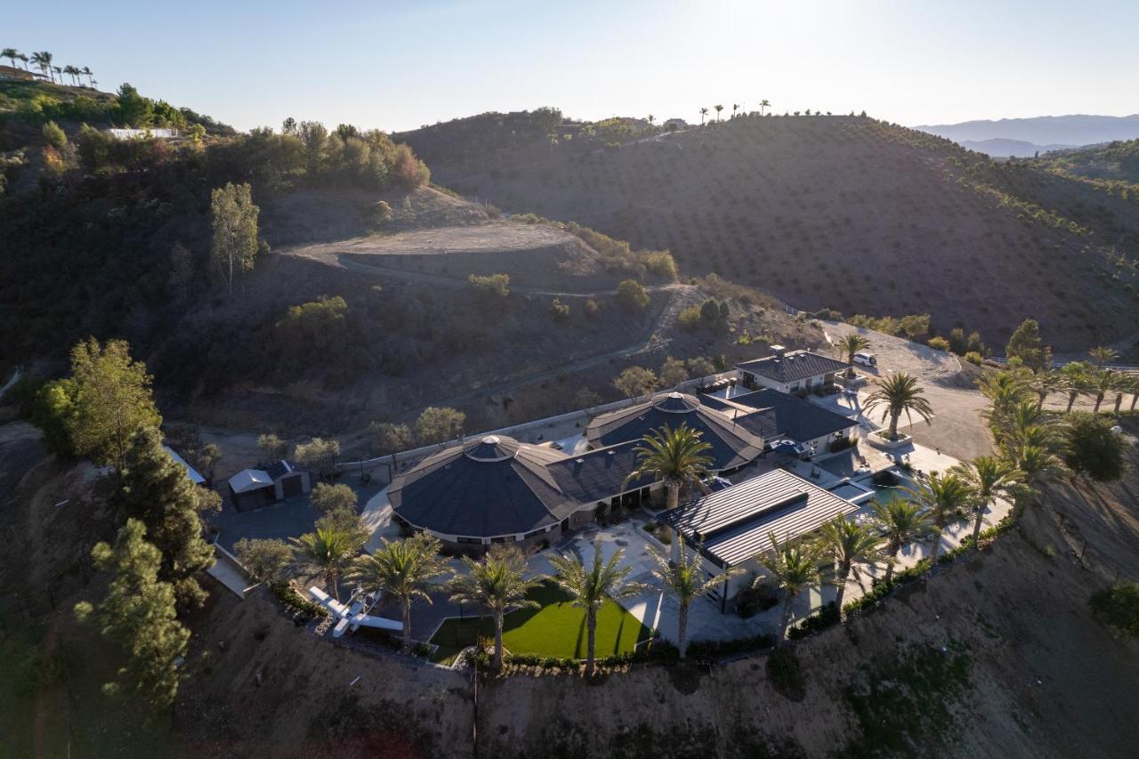 Iron Mansion Private Resort-Event Space 12000 Ft! تيميكولا، ريفيرسيدي، كاليفورنيا المظهر الخارجي الصورة