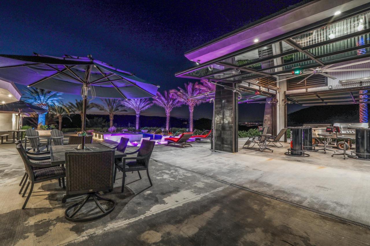 Iron Mansion Private Resort-Event Space 12000 Ft! تيميكولا، ريفيرسيدي، كاليفورنيا المظهر الخارجي الصورة