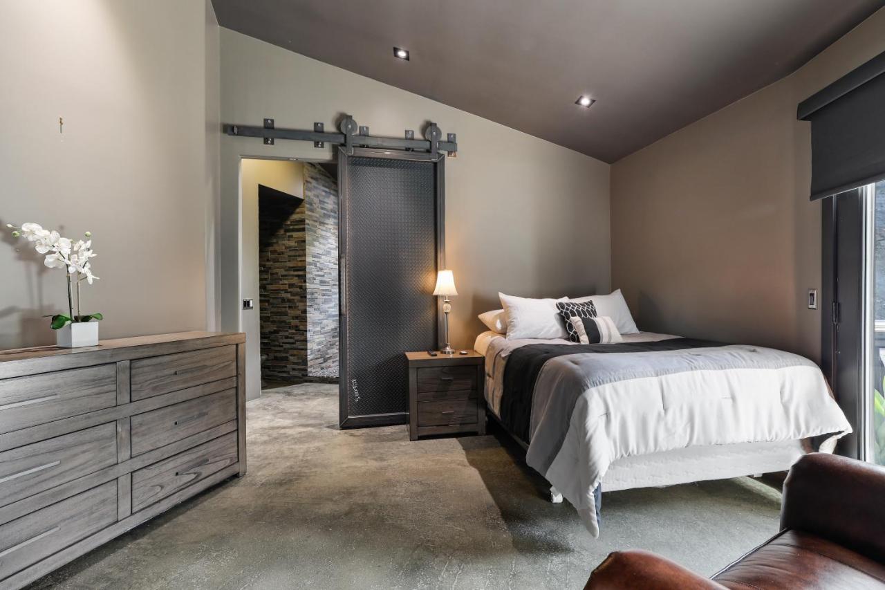 Iron Mansion Private Resort-Event Space 12000 Ft! تيميكولا، ريفيرسيدي، كاليفورنيا المظهر الخارجي الصورة