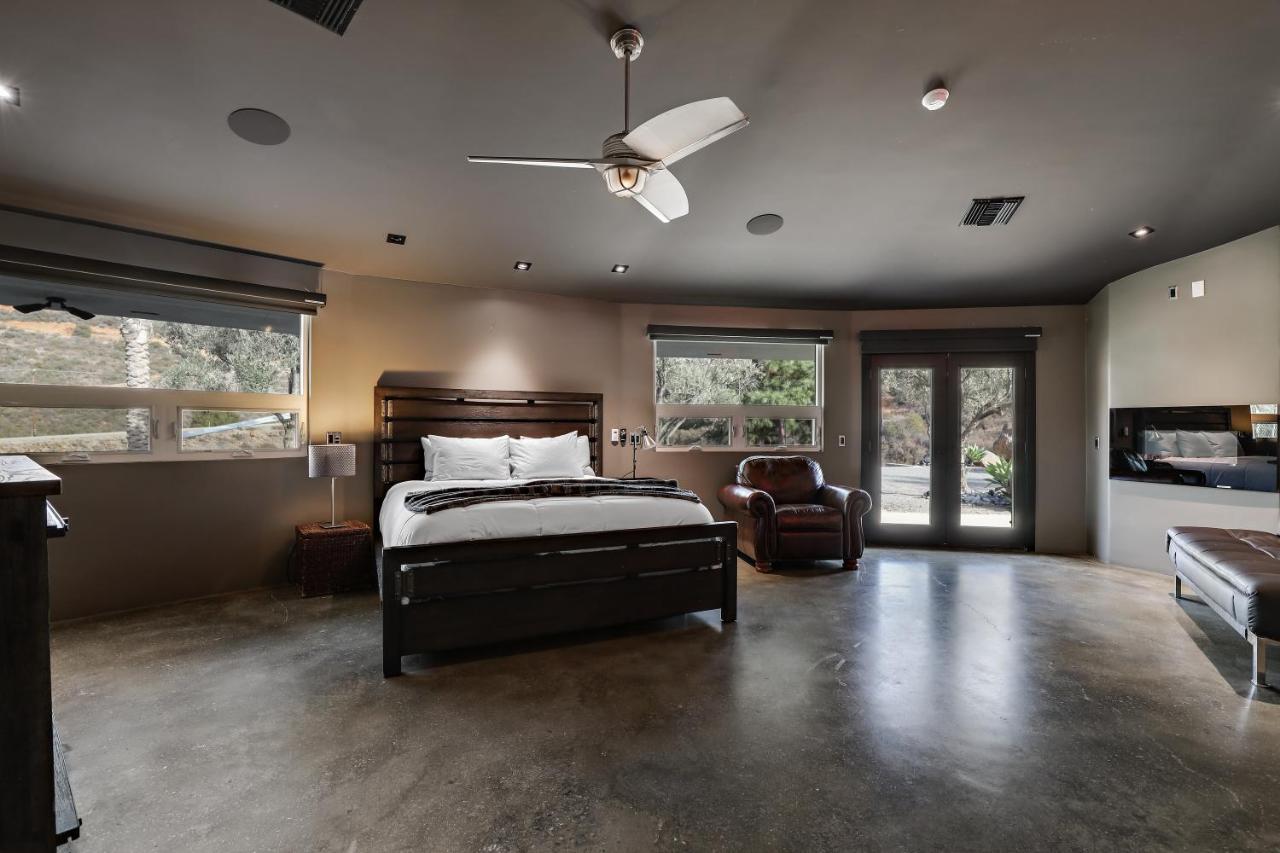 Iron Mansion Private Resort-Event Space 12000 Ft! تيميكولا، ريفيرسيدي، كاليفورنيا المظهر الخارجي الصورة