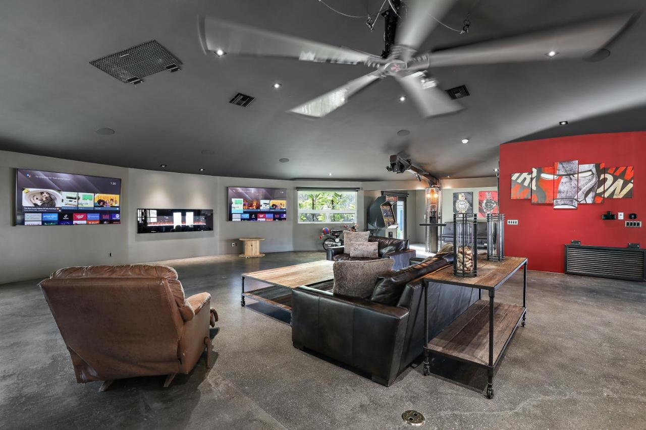 Iron Mansion Private Resort-Event Space 12000 Ft! تيميكولا، ريفيرسيدي، كاليفورنيا المظهر الخارجي الصورة
